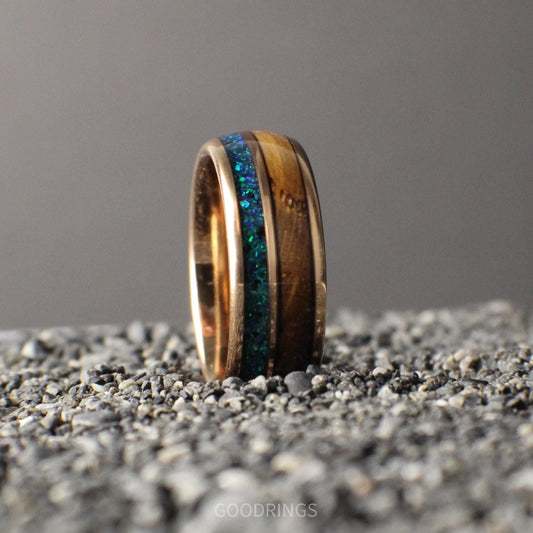 Men&#39;s Emerald Ring with Whiskey Barrel and Rose Gold